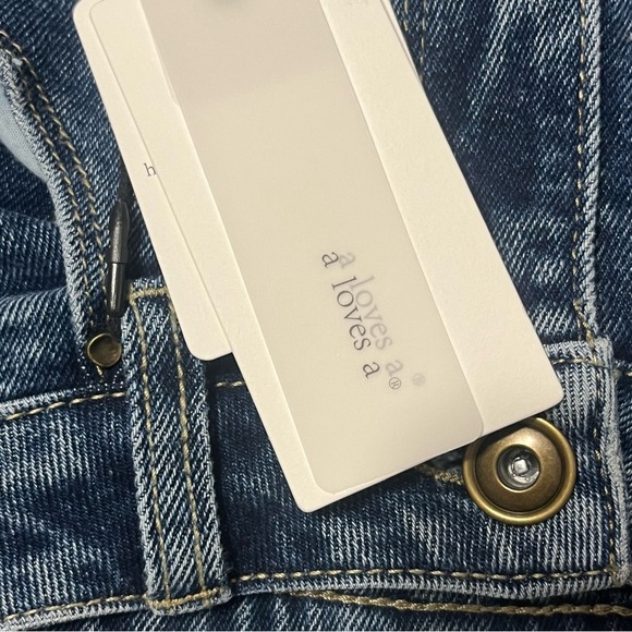 A loves A Straight Leg High Rise Jean NWT Medium Wash Size 29 - Picture 9 of 10